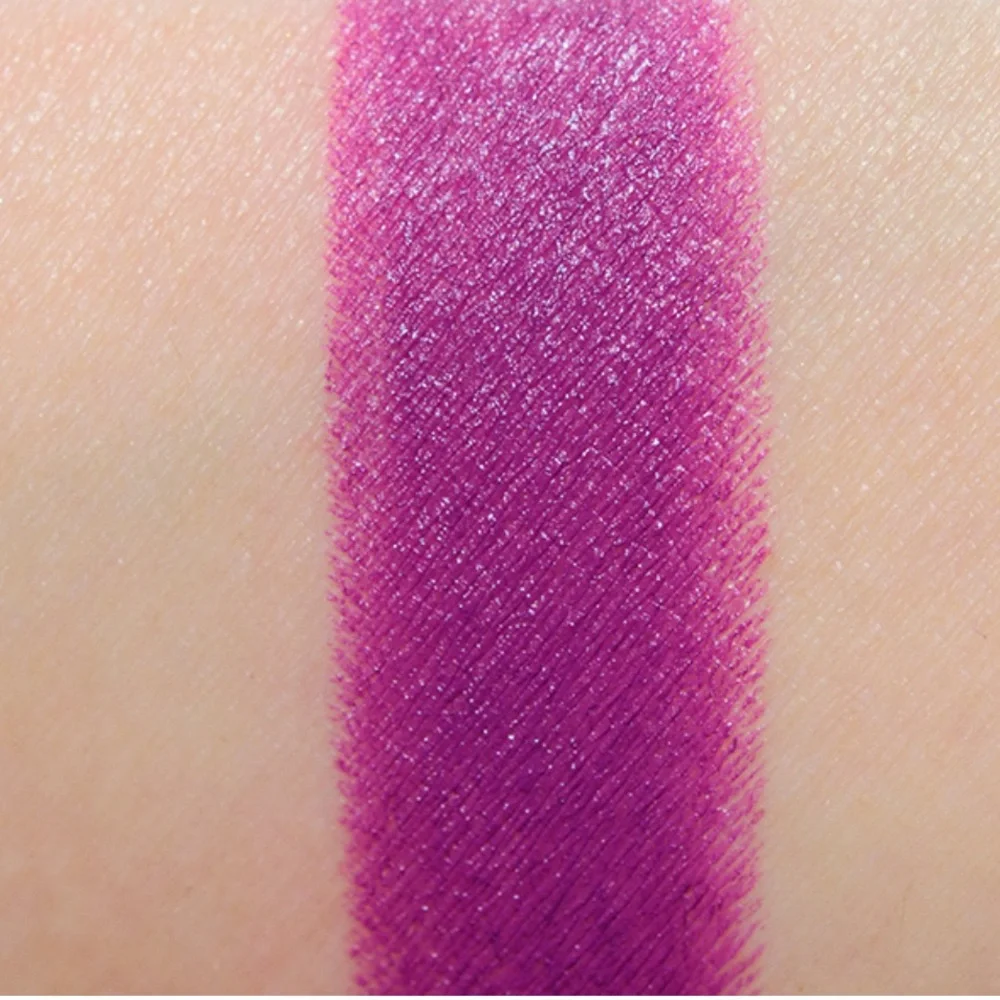 MAC HEROINE Matte Lipstick. NEW IN BOX.